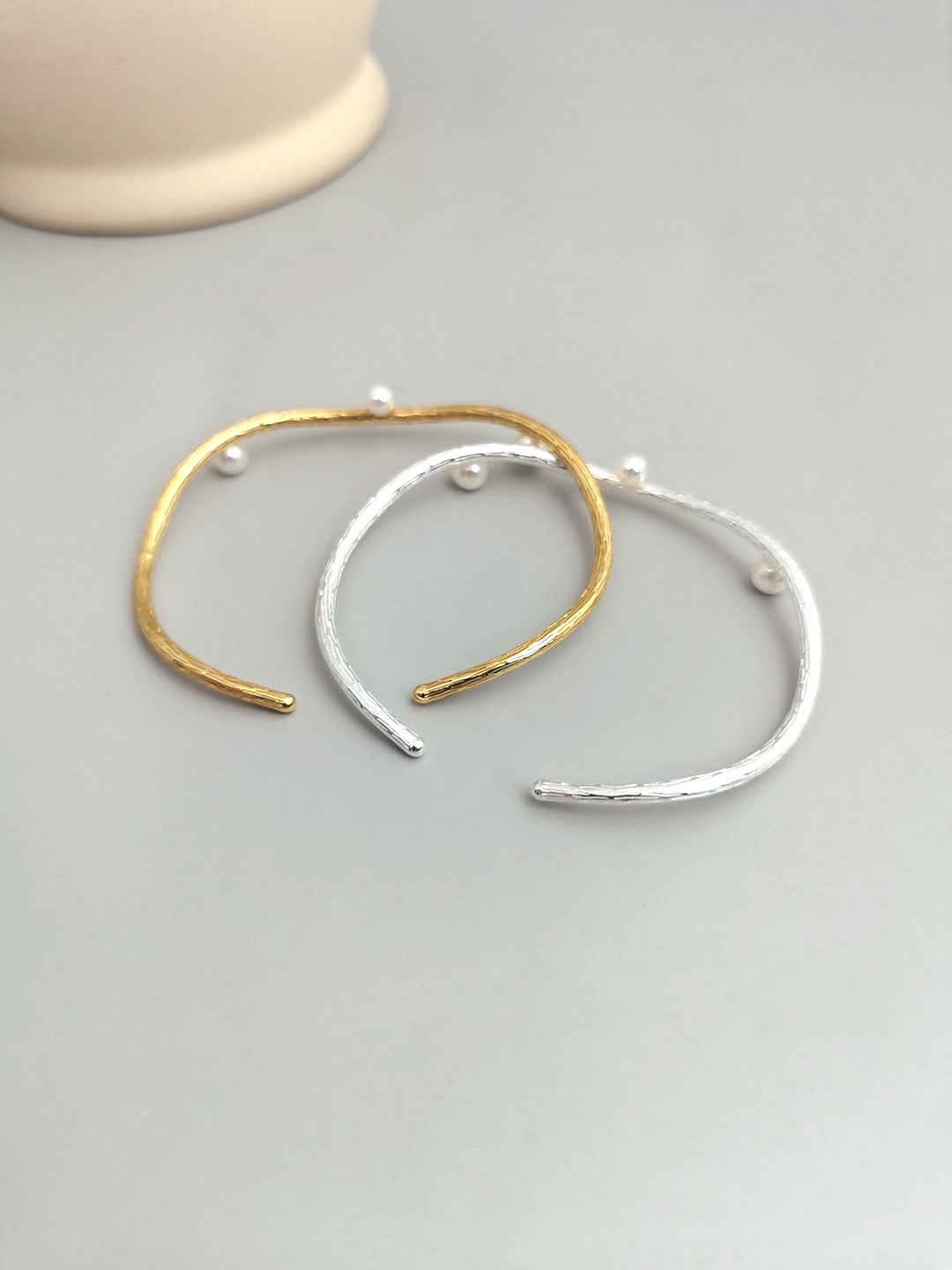Pearl Élégance Adjustable Bangle